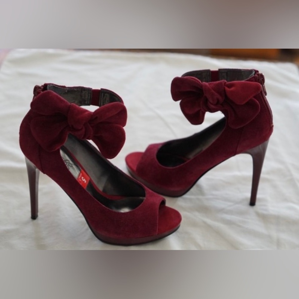 Carlos Santana Red Velvet Bow high heels
